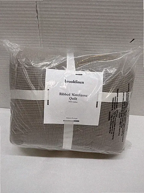 Brooklinen Ribbed Matelasse Quilt Full/Queen Driftwood