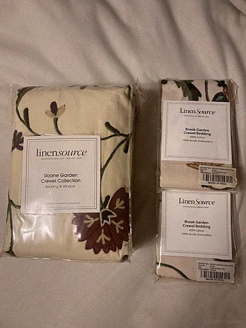 Linen Source Sloane Garden Crewel Embroidered Duvet/ 2 Brook Garden Crewel Shams